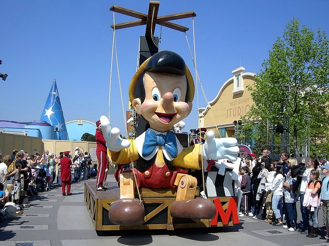 pinóquio pinóquio gigante em desfile