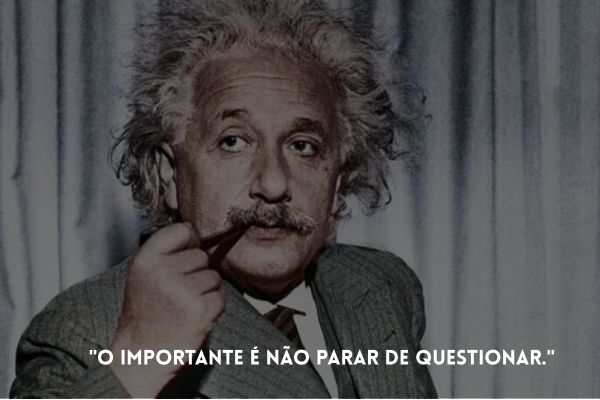 albert einstein fumando cachimbo