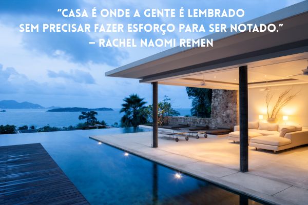 casa com poltrona e vista para piscina e o mar