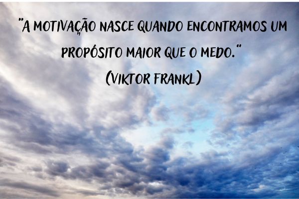 frase de motivação céu azul com nuvens