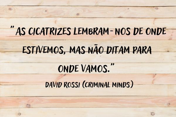 quadro com fundo de madeira com frase
