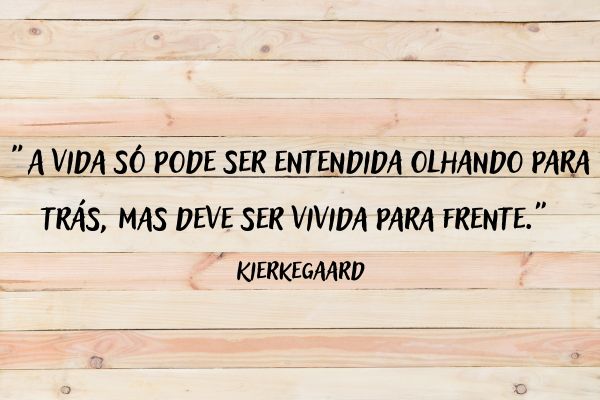 quadro de madeira com frase