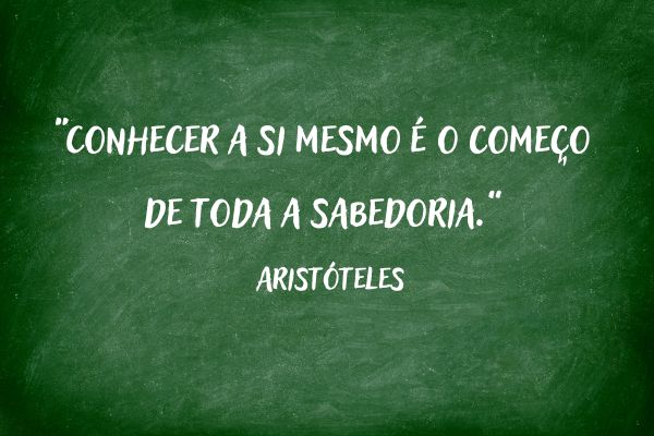 frases de reflexão frase de reflexão num quadro verde