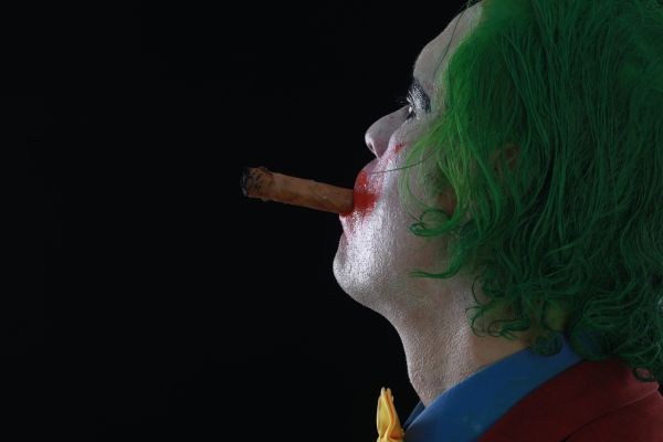 psicopatas coringa fumando
