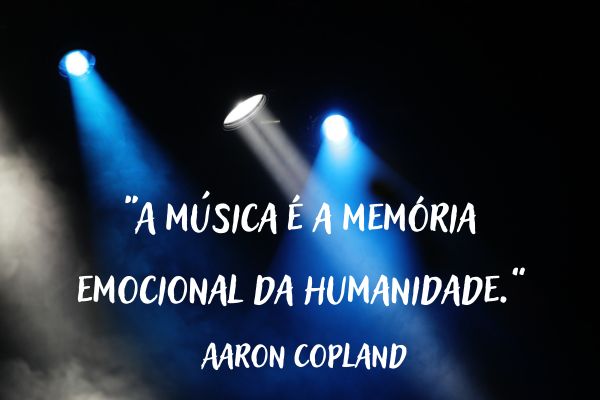 frase sobre musica luzes no teto represetnando palco
