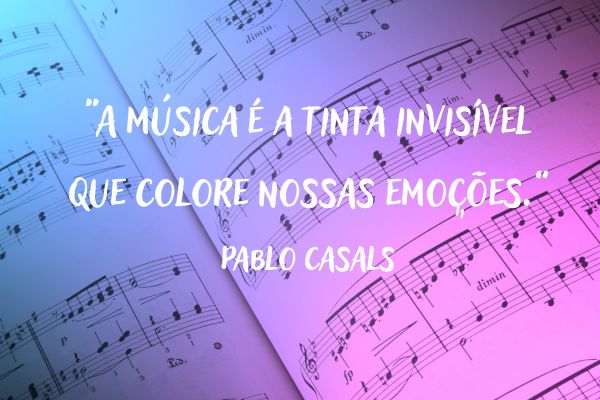 frase sobre musica livro aberto com partitura de musica