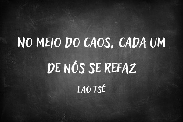 frase caos frase de caos em quadro negro