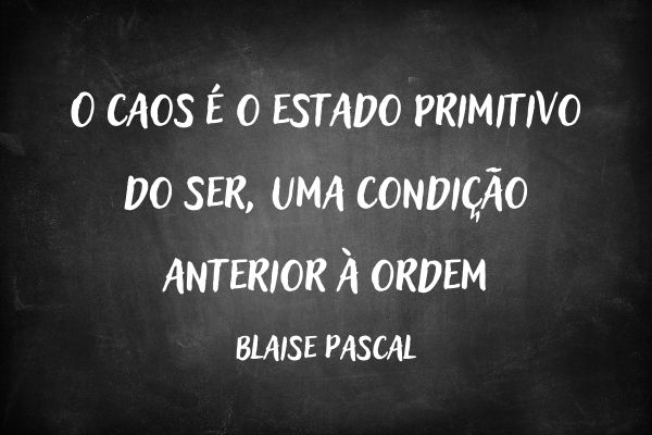 frase de caos frase de caos em um quadro negro