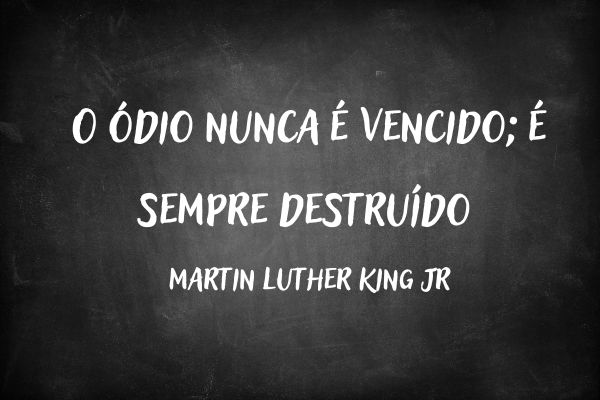 frase de ódio frase de ódio num quadro negro