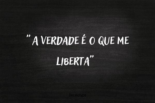 frase capitã marvel quadro negro com frase capitã marvel
