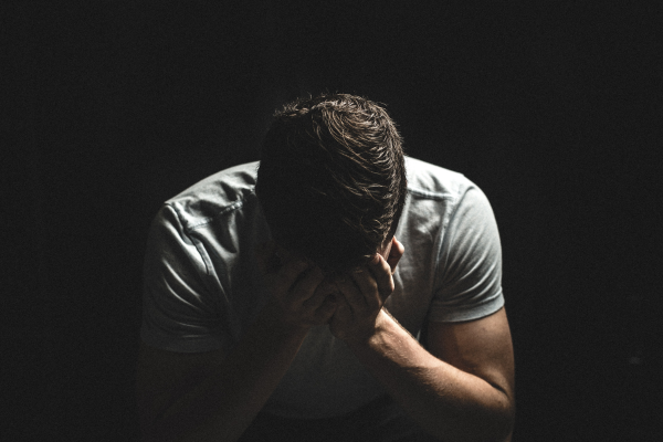 Tristeza: Sinais de Alerta, Diferenças para Depressão e 7 Dicas Práticas Baseadas em Neurociência