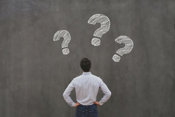 como ter sucesso na vida pessoal e profissional homem com exclamação