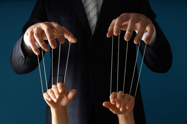 como identificar manipulações emocionais sutis Como Identificar Manipulações Emocionais Sutis e Proteger Seus Limites no Dia a Dia