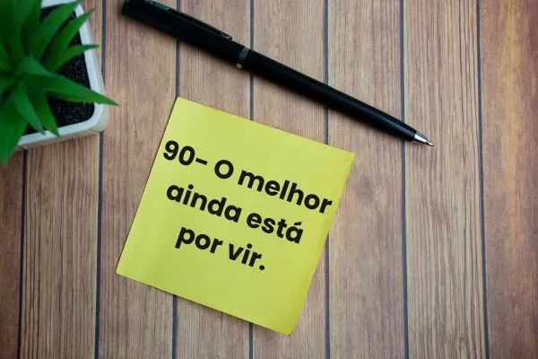 Frases Curtas de Motivação para Status Bloco de anotações com mensagem de incentivo representando esperança e frases curtas de motivação para inspirar seu dia.