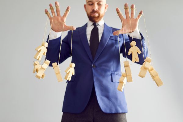 manipulação psicológica Manipulação Psicológica: Como Identificar e Romper o Ciclo para Viver com Mais Autonomia