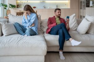 Hoovering e Narcisismo: O Jogo de Manipulação em Ciclos Inesperados