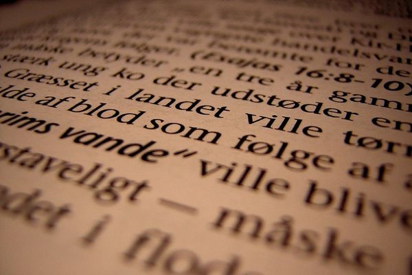 monte de letras representando texto
