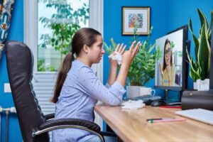 Terapia online para bloqueios emocionais em sessão de atendimento psicológico virtual
