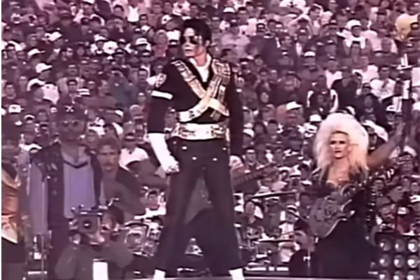 michael jackson inovação michael jackson parado no palco